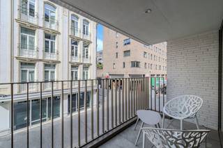Dit luxueuze appartement te koop is gelegen op de eerste verdieping van Residentie Rino (2021) temidden centrum Oostende. Het appartement biedt...