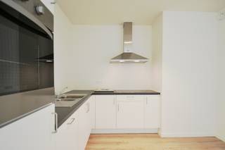 Deze éénkamerige assistentieflat biedt een warme thuis in alle comfort. De flat bestaat uit een woonkamer met open keuken, een vestiaire,...