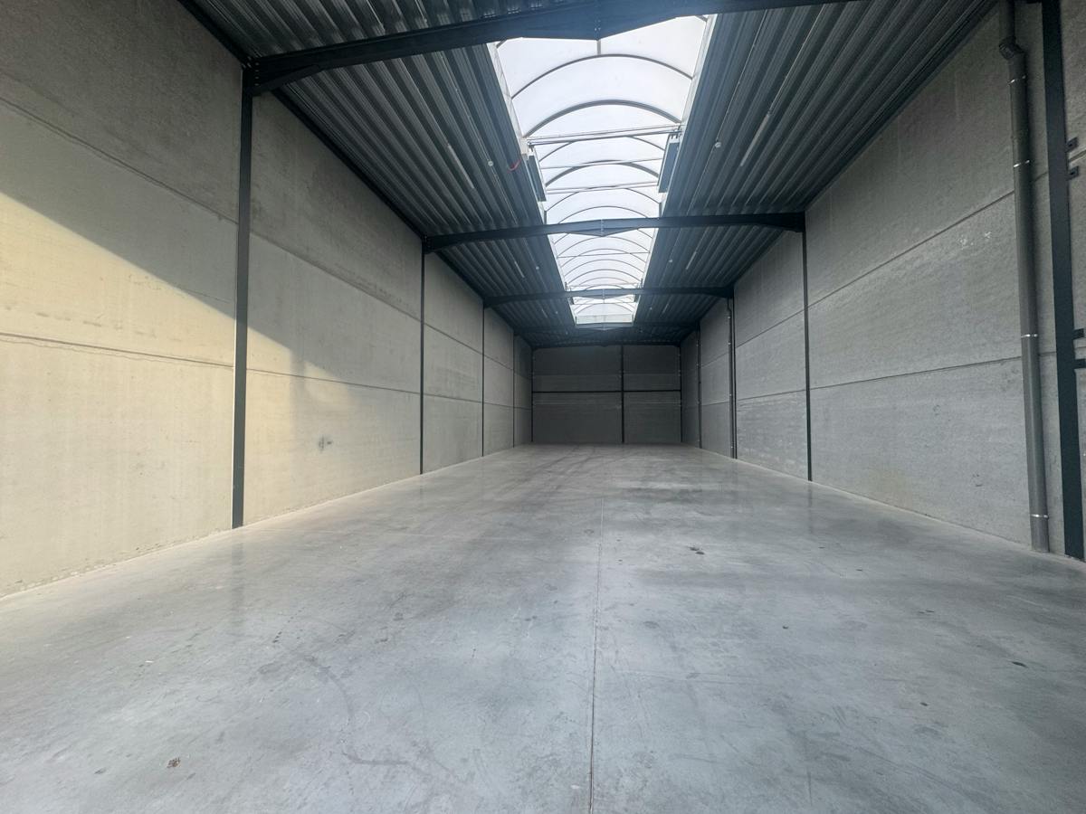 Te huur: KMO-unit (300 m²) met 2 parkeerplaatsen in Oostkamp - foto 4