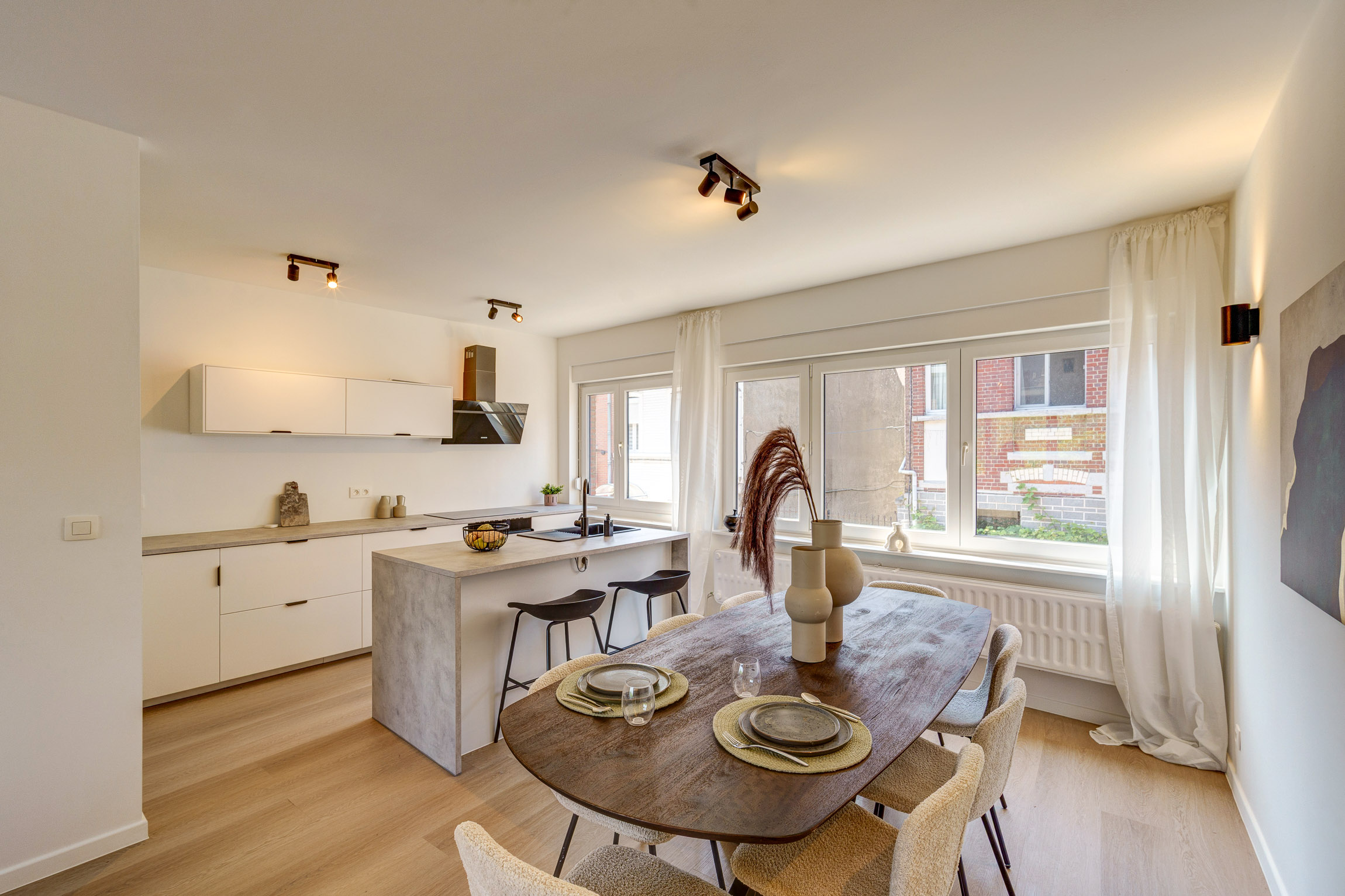 Instapklare gerenoveerde bel-etage met 5 SLPK & 2 garages - foto 4
