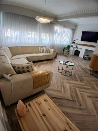 Découvrez cet immeuble de rapport intéressant composé de deux appartements spacieux, d’un agréable jardin et d’un garage, idéalement situé à...