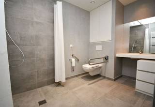 Penthouse pour séniors actifs de haut-standing offrant de nombreux services.Situé dans le Parc Elisa.Comprenant : vestiaire, living avec une belle...