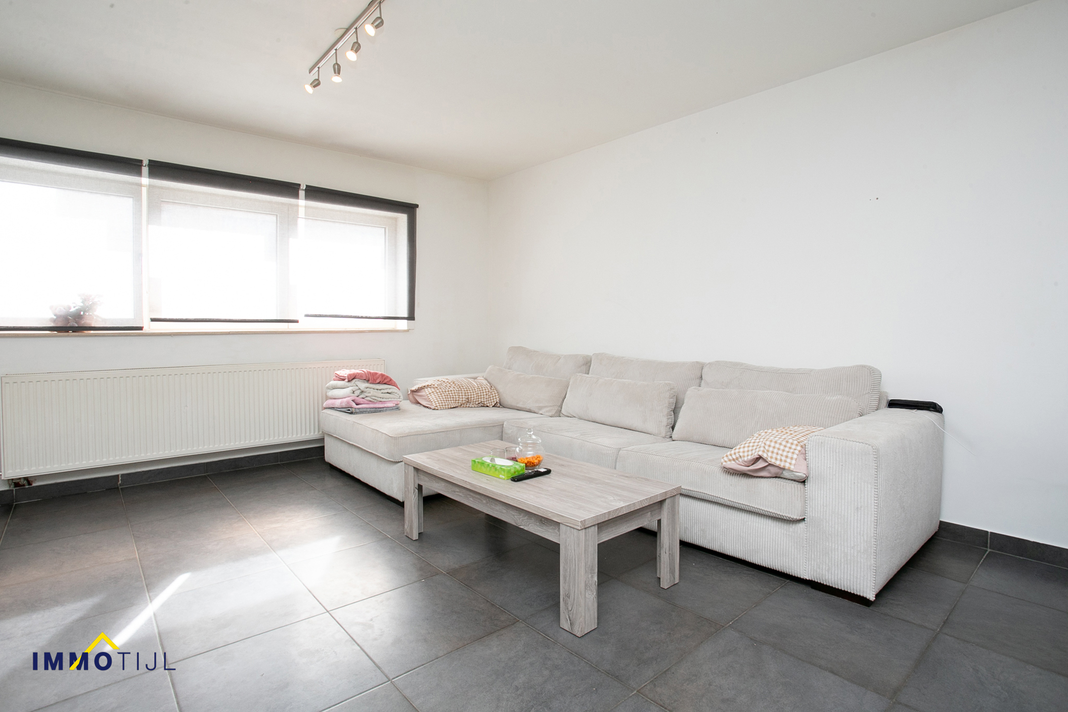 Instapklaar gelijkvloers appartement met autostaanplaats - foto 2