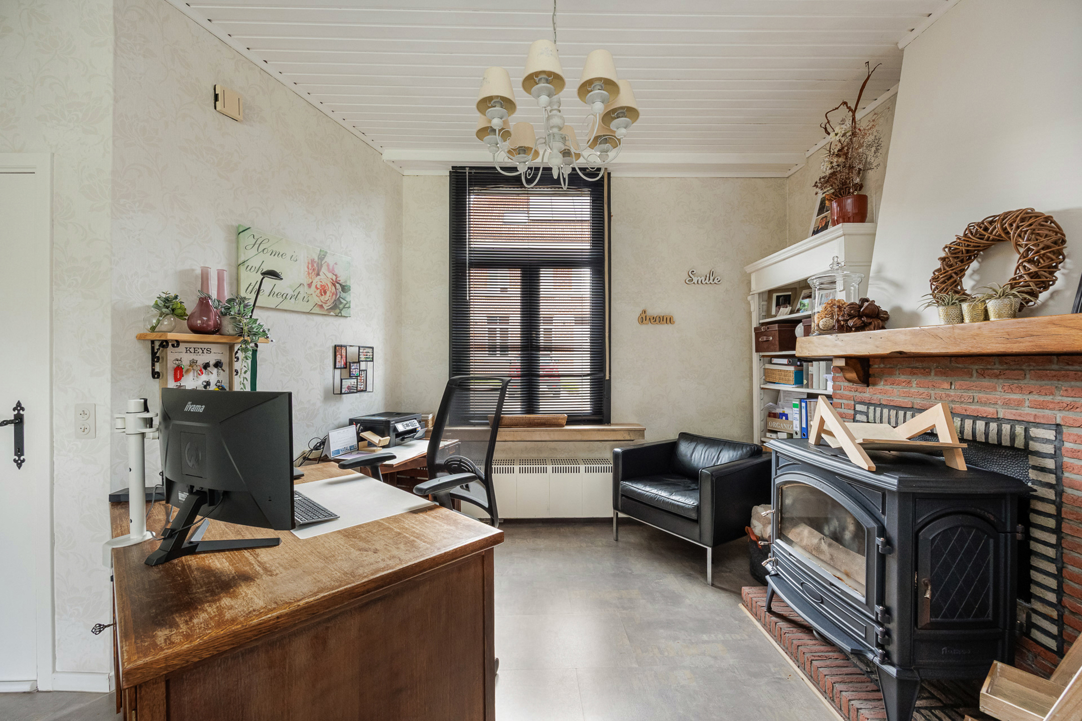 Charmante vrijstaande dorpswoning met 5 slaapkamers, 2 badkamers, inpandige garage en mooie tuin op 532m². - foto 5