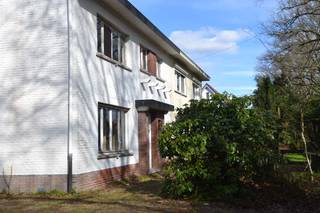 Halfopen woning met ziel, ruimte en toekomstpotentieelIn het hart van Westerlo vind je deze halfopen woning die wacht op iemand met visie. Geen...