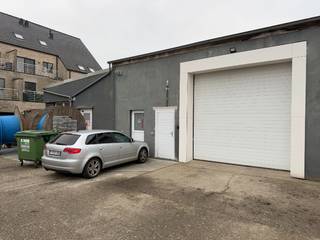 Bent u op zoek naar een functionele bedrijfsruimte voor opslag of ateliergebruik?Deze instapklare unit (Unit A) van 280 m² biedt alles wat u nodig...