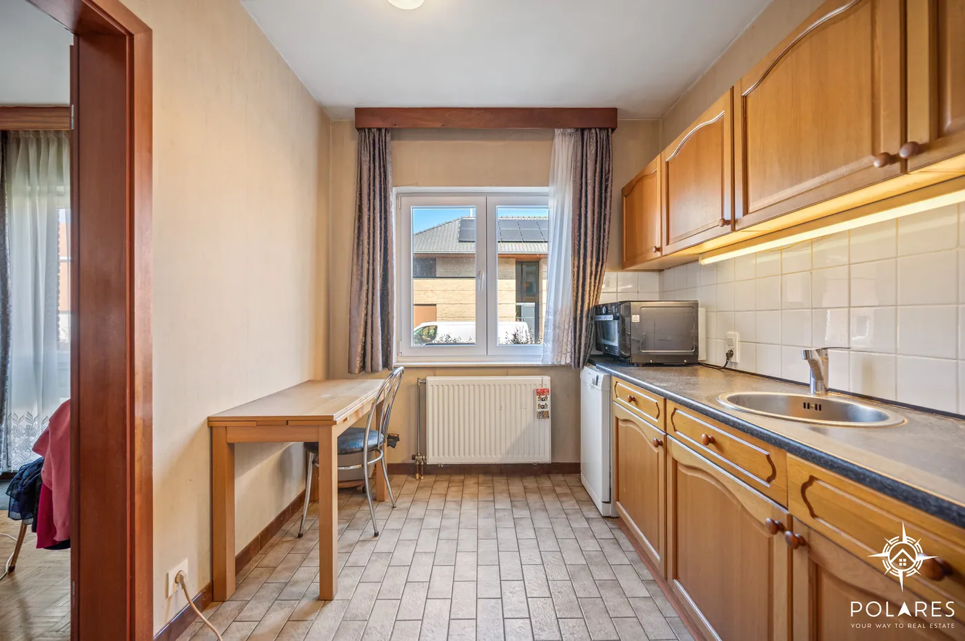 Ruim gelijkvloers appartement met 2 slaapkamers, garage en kelder - foto 5