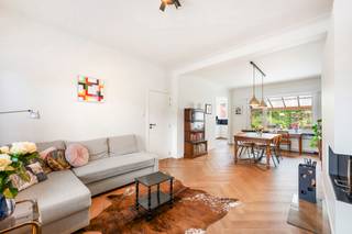 Welkom in deze charmante en uitnodigende woning, rustig gelegen in een doodlopende straat. Hier geniet je van een aangename woonomgeving met...