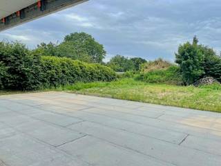 Residentie RIVA, deze appartementen zijn gelegen nabij de kerk van het gezellige Tisselt! Vooraan heeft deze residentie zicht op zowel de kanaalbrug van Tisselt / Brielenbrug als de kerk en achteraan zicht op een zuid-west georiënteerde groene omgeving. Deze locatie heeft een optimale verbinding tot de A12 Antwerpen - Brussel alsook Willebroek-Centrum! Energiezuinig wonen is hier de sleutel van het totaalconcept met het oog op rust, kwaliteit & luxe! Bent u er snel bij dan heeft u inspraak in de ontwikkeling van uw nieuwe woonst. Er zijn zowel 1, 2 als 3 slaapkamer appartementen voorzien van heel veel lichtinval! De afwerking van de appartementen gebeurt in samenspraak met de verkoper, hiervoor zijn budgetten bepaald in het lastenboek. Er is de mogelijkheid om een ondergrondse parking (s) alsook een extra berging mee aan te kopen. Elke entiteit heeft een privatief gezellig terras of tuintje en achteraan is deze residentie omgeven door een mooi aangelegd gemeenschappelijk gezellig parkje. Dit nieuwbouwproject is in aanbouw door een bouwheer met kennis, heel veel passie, een oog voor afwerking en verbruik! Zo zijn de volgende zaken reeds voorzien; geothermische warmtepomp, overal vloerverwarming dit in combinatie met bouwstenen van hoge kwaliteit en aluminium ramen! Wil u deze unieke kans niet laten voorbijgaan, boek dan vandaag nog vrijblijvend uw afspraak. Graag stellen wij u vrijblijvend alle plannen voor van deze allernieuwste parel “Residentie RIVA”. Voor meer informatie of een afspraak kan u ons bereiken op 052/41.41.94 of mailen naar info@rosiersderidder.be <br />Reeds 57% VERKOCHT<br /><br />Referentie: 5149