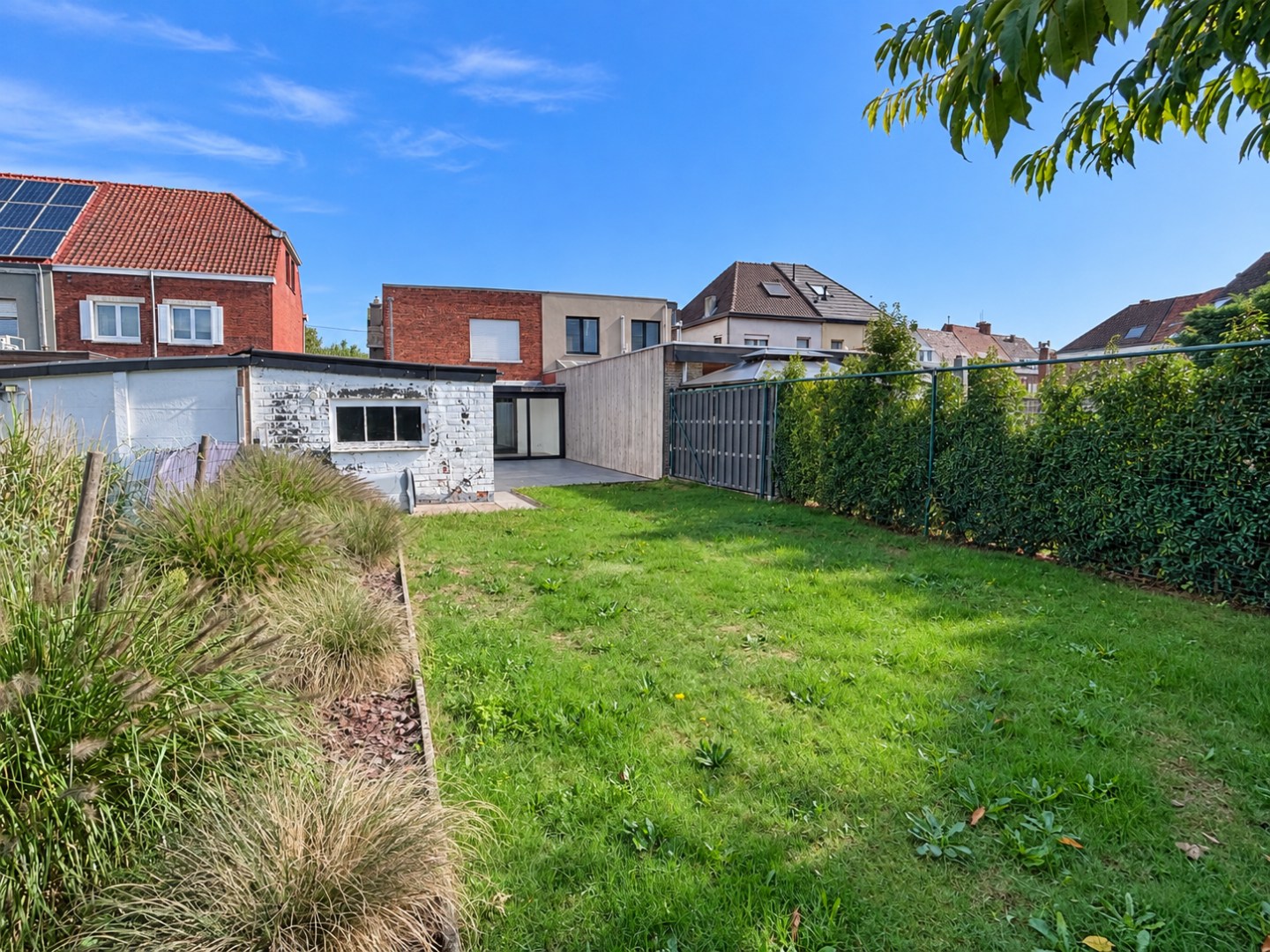 Gerenoveerde woning met diepe tuin en garage in Zelzate - foto 1