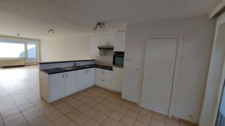 Dit instapklaar appartement is gelegen in het centrum van Koekelare, op wandelafstand van de winkels, scholen, ...Geen bijkomende syndic kosten...