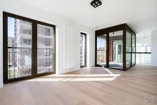 Tel: 0456 12 69 37 / E-mail: kilian.f@weinvest.beWe Invest biedt exclusief een prachtig appartement aan, gelegen in een verkeersluwe zone, tussen de...