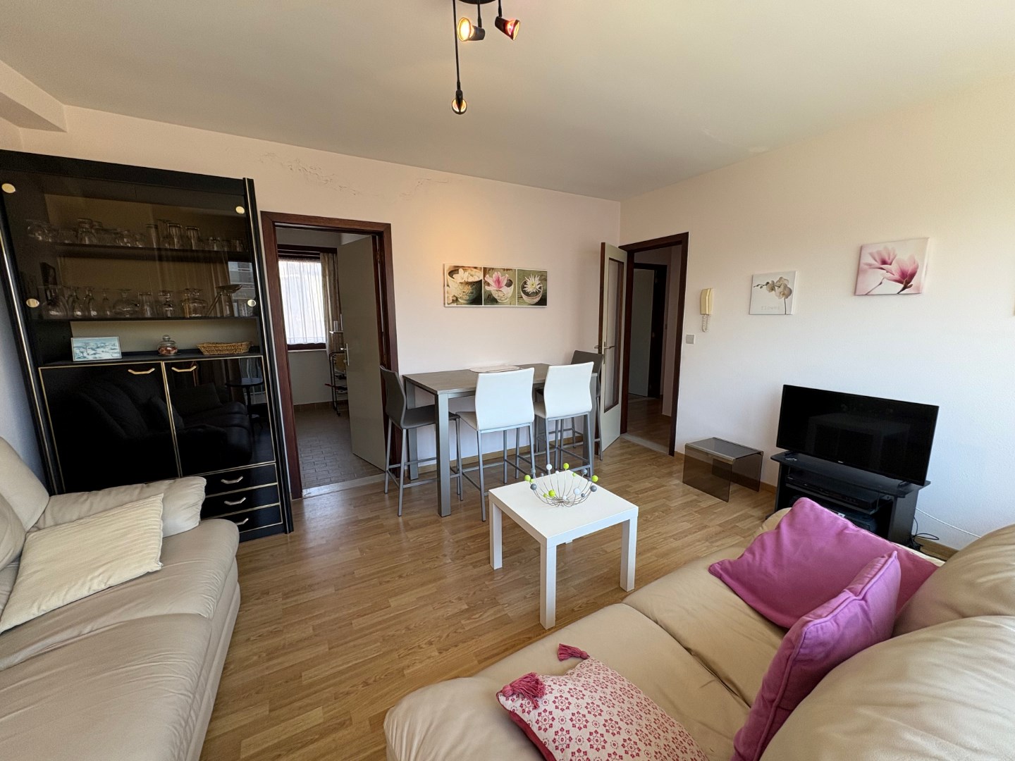 Appartement met 2 slaapkamers – Vlakbij zee, zonnekant & klein zeezicht - foto 1