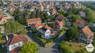 Située dans un quartier résidentiel calme et recherché de Coxyde, cette charmante villa individuelle de coin bénéficie d’un emplacement idéal...