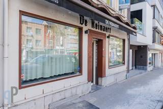 Op een absolute AA ligging vinden we dit commerciële pand, geschikt voor verschillende doeleinden en exploitatie opties. Het betreft hier...