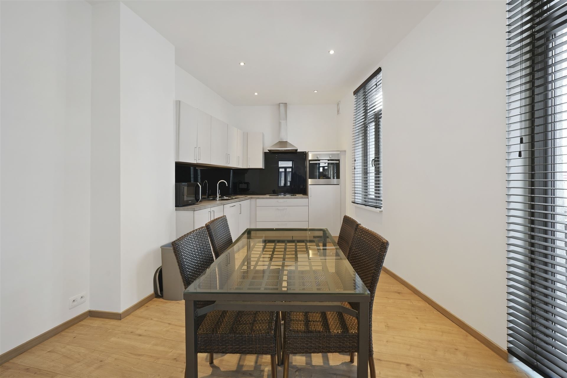 EMPLACEMENT CENTRAL / SPACIEUX  - photo 5