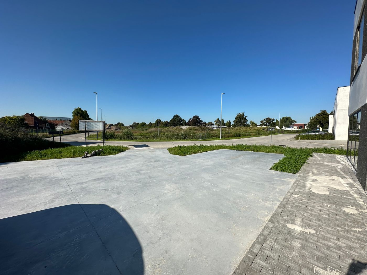 553 m² nieuwbouw KMO-unit met woning op 780 m² terrein - foto 4