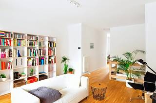 Gelegen in de rustige Nieuwlandstraat in Brussel, biedt deze duplex van 107 vierkante meter een ideale combinatie van modern comfort en een...