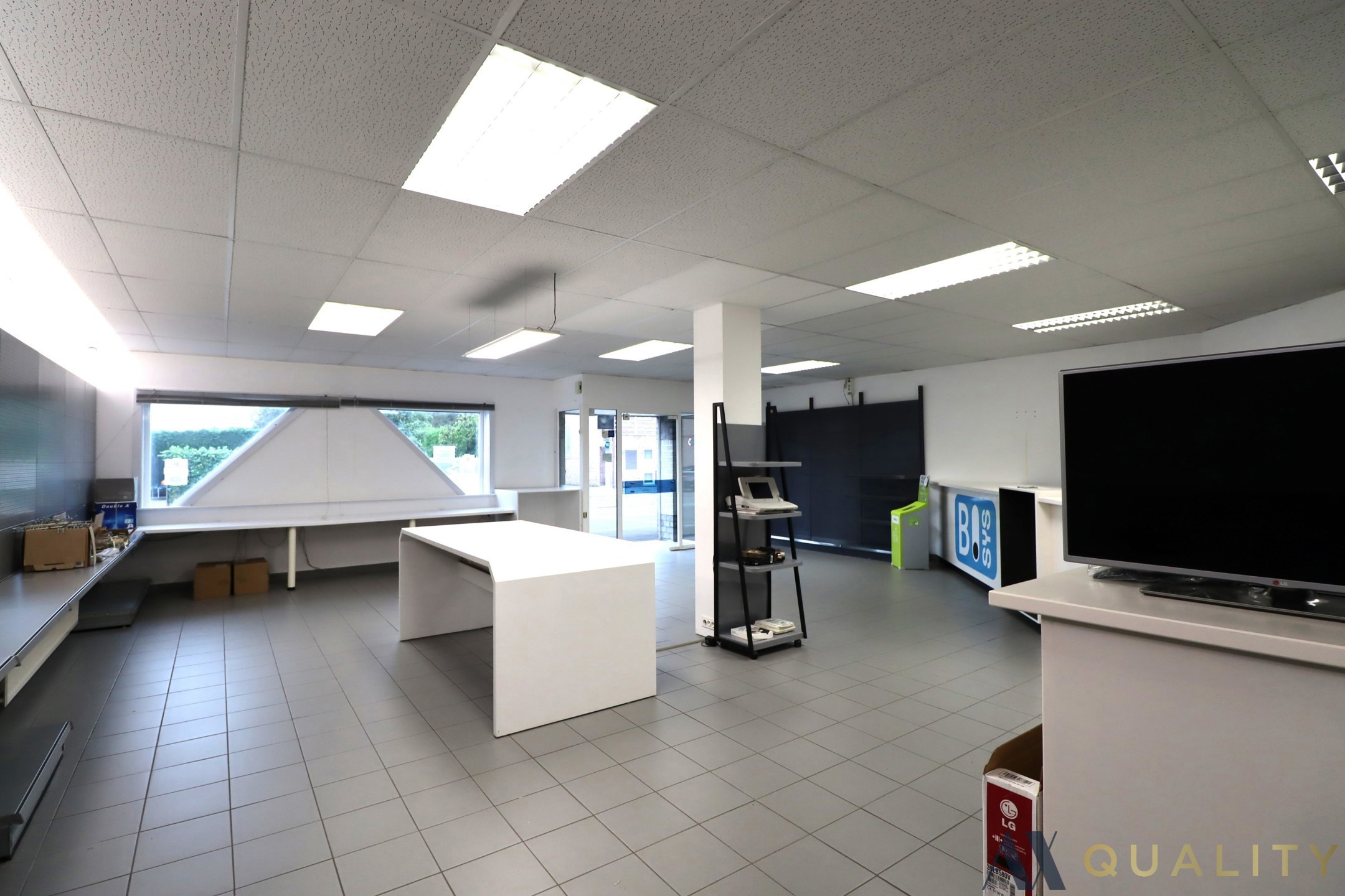 Zeer centraal gelegen handelspand te Bornem - foto 2