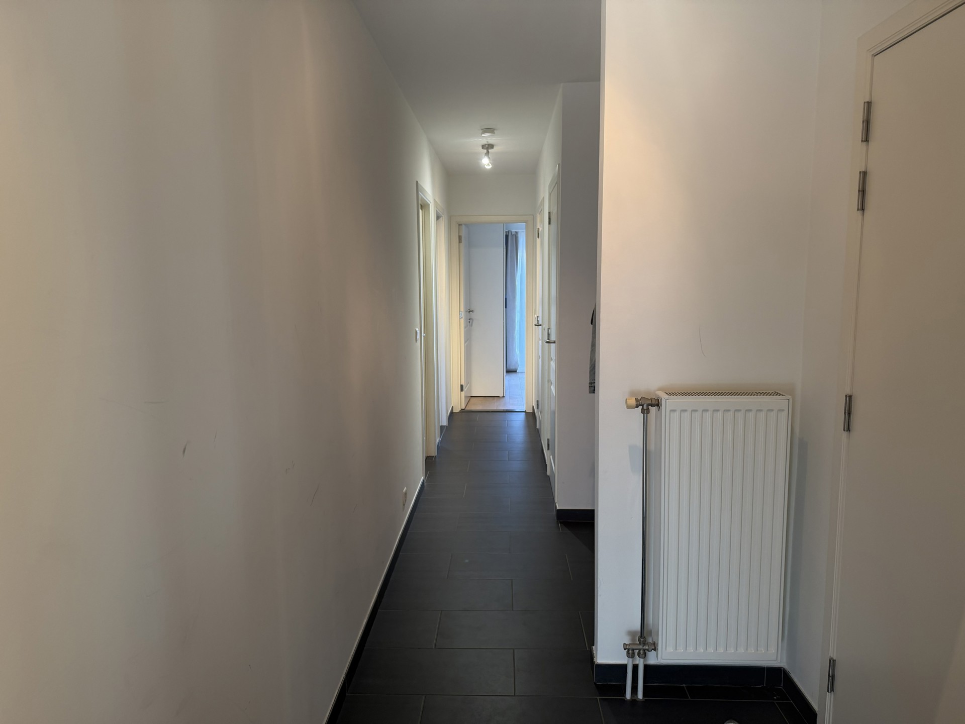 Appartement op 1ste verd met 2 slaapk., lift en autostaanpl. - foto 5