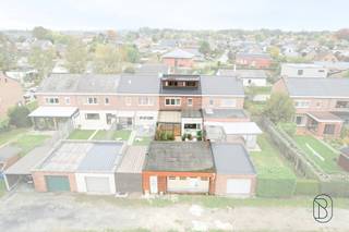 Through the entrance hall you reach the living room with an adjoining kitchen and bathroom. On the first floor there are 3 bedrooms. The house...