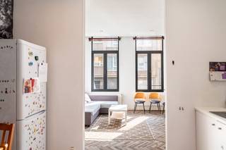 In een prachtige, statige herenwoning in hartje Antwerpen bieden we dit charmante en praktisch ingedeelde duplexappartement aan, gelegen op...