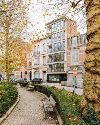 SINT-NIKLAAS - Ben je op zoek naar een gerenoveerd appartement in het centrum van de stad? Kijk dan snel even verder! OPENKIJKDAG zaterdag 13...