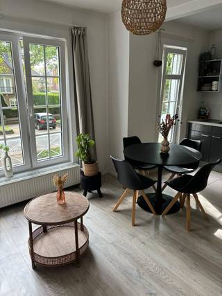 Lichtrijk 2-slaapkamerappartement met GARAGE, zeer rustig gelegen in Assebroek en met een vlotte verbinding met de ring en het centrum van Brugge...