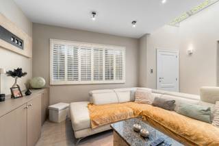 Te koop: instapklaar gesloten bebouwing in het centrum van Baasrode, op korte afstand van scholen, park en openbaar vervoer.Deze prachtig...