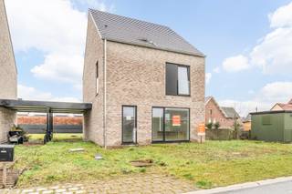 Matexi bouwt aan de gloednieuwe woonbuurt 'Scharent' met 14 open nieuwbouwwoningen langsheen een buurttuin. Elke woning beschikt over 3 slaapkamers en een eigen tuin. Zo heb jij alle (groene) ruimte om te genieten van het leven. <br /><br /><strong>Lot 02 </strong>is een vrijstaande woning op een ruim perceel (497 m²), inclusief carport.<br /><br />De ruime woningen beschikken over voldoende opbergruimtes om gerief in kwijt te geraken. Daarnaast wordt er ruimte voor een bureau voorzien. Ideaal voor wie af en toe eens telewerkt! Nood aan een extra atelierruimte, slaapkamer of iets anders? In de optioneel inrichtbare zolder worden je dromen werkelijkheid. Interesse? Neem snel contact op voor alle gedetailleerde info.
