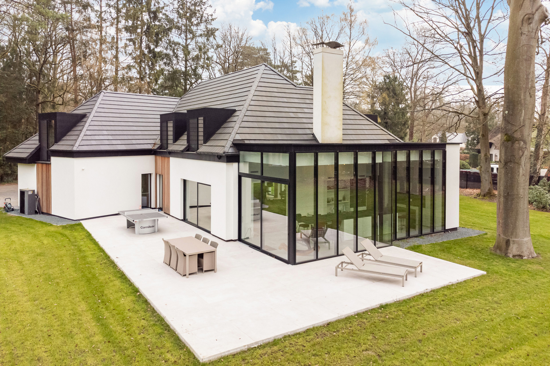 Luxueuze vernieuwbouwvilla met high-end afwerking - foto 3