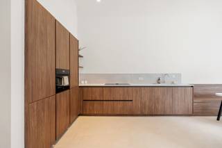 Prachtig duplexappartement (122m2) met 3 slaapkamers en 2 badkamers.Renovatieproject gelegen in een 'cul de sac' met mooie plataanbomen langsheen de...