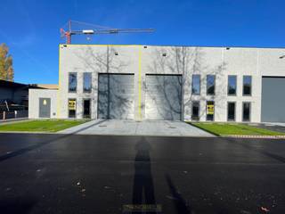 Te huur, KMO-unit/loods gelegen te industriezone Brakel!Bent u zelfstandig of ondernemer en bent u op zoek naar een RUIME, PRAKTISCHE CASCO...