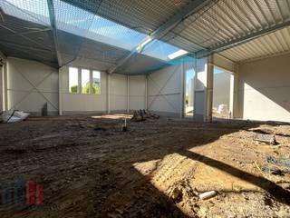 Nieuwbouw KMO-park bestaande uit 7 KMO-units te koop met oppervlaktes tussen 166 m² en 272 m². De strategische ligging vlakbij de N46 zorgt voor...