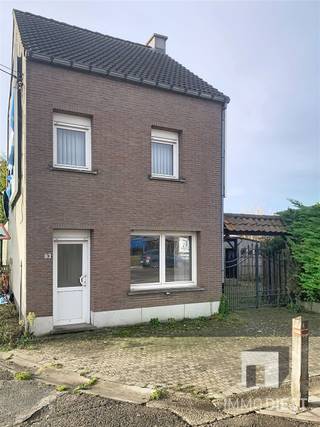 Deze woning in Diest (Webbekom) biedt een praktische en charmante uitvalsbasis voor gezinnen of starters. Het pand beschikt over een solide basis...