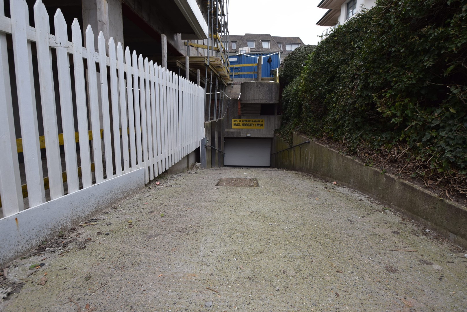 Vlot toegankelijke autostaanplaats in residentie Saint Georges, gelegen op Zeedijk - foto 4