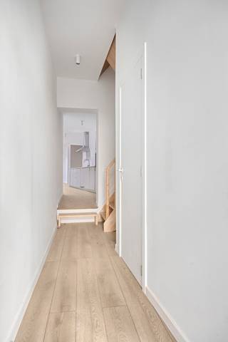 In de rustige Molenstraat in Sint-Joris-Weert vinden we deze recent gerenoveerde halfopen woning terug, volledig instapklaar en met een...