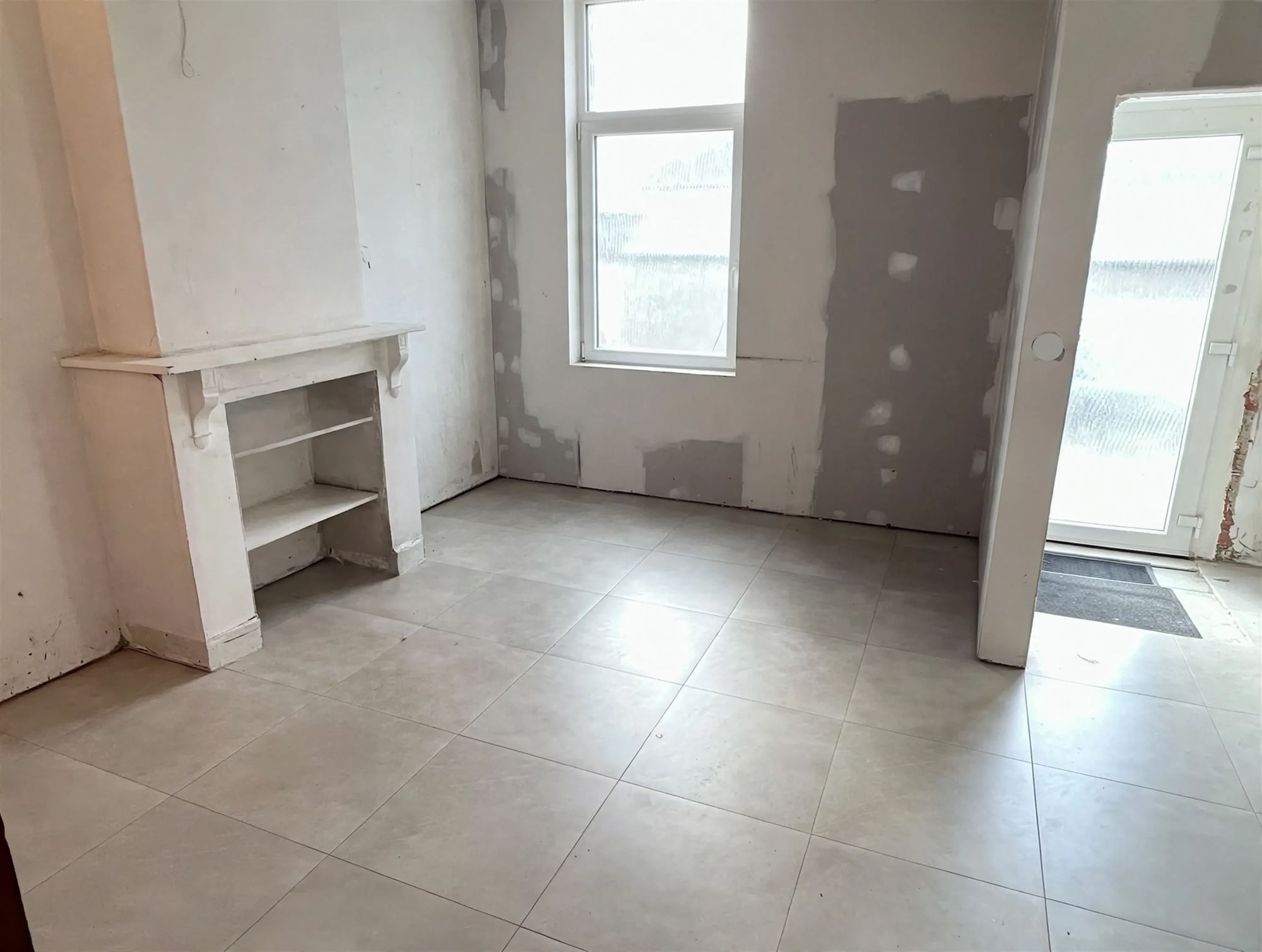 ruime woning met 4 slaapkamers, tuin en achteringang. - foto 4