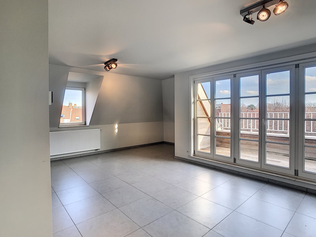 Modern duplex appartement met 2 slaapkamers en dubbele garage te huur - foto 2