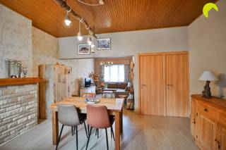 <p><span>Kijkmoment op zaterdag 12/09, op afspraak. Bieden kan tot maandag 14/09/2026 - 18u00.</span></p><p><span> </span></p><p><span>Deze woning bevindt zich in de mooie Mayerlei met in de omgeving verschillende scholen, winkels, de Carrefour en het openbaar vervoer op wandelafstand (trein, tram, bus).</span></p><p><span>Ook het landschapspark Frijthout is op het einde van de straat gelegen. </span></p><p><span>Deze gezellige woonst wordt gecombineerd met een rustige en verrassend diepe tuin.</span></p><p><span> </span></p><p><span>Indeling:</span></p><p><span> </span></p><p><span>Inkomhal met rechts toegang tot de living van ca.28m².</span></p><p><span>Aan de achterzijde vinden we de ruime, keuken van ca. 16m². Hier hebben we toegang tot de mooie tuin.</span></p><p><span>Op het gelijkvloers bevindt zich eveneens een badkamer met toilet, douche en wastafel.</span></p><p><span> </span></p><p><span>De tuin werd prima onderhouden. Er is een ruime veranda/tuinberging aanwezig.</span></p><p><span> </span></p><p><span>Op de 1e verdieping zijn er 2 slaapkamers (16m², 12m²). Op de 1e verdieping is er eveneens een kleine badkamer met wastafel en toilet.</span></p><p><span>Verder is er nog een kelder aanwezig.</span></p><p><span> </span></p><p><span>Nuttige informatie: </span></p><p><span> </span></p><ul><li><span>EPC: 312 kWh/m²j</span></li><li><span>Oppervlakte= bruto vloeroppervlakte volgens meting EPC</span></li><li><span>Beide daken zijn geïsoleerd; ook de keuken is voorzien van 10 cm isolatie </span></li><li><span>De elektriciteit is conform!</span></li></ul><p><span> </span></p><p><span>Meer info of een bezoek ter plaatse: 03/449.42.41 - hallo@habicom.be</span></p><p><span>Benieuwd naar de waarde van uw woning? Check het gratis op <span>www.watismijnhuiswaard.be</span></span><span> </span></p>
