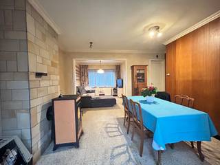 Wervik - Te renoveren woning met 2 slaapkamers en tuin te koop.Bestaande uit:Inkomhal, woonkamer met zithoek, keuken, badkamer en toilet1ste...