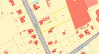 <p><span>Royaal perceel van 3.183,54 m² te koop in Lochristi – zonder bouwverplichting!</span></p><p><span>Op zoek naar een ruime bouwgrond op een gunstige locatie, met de vrijheid om uw bouwplannen op eigen tempo te realiseren? Dit veelzijdige perceel, gelegen in een centrale wijk nabij het centrum van Lochristi, biedt een uitstekende opportuniteit. </span></p><p><span>Het totale perceel heeft een oppervlakte van maar liefst 3.183,54 m² en bestaat uit 947 m² bouwgrond aan de voorzijde en 2.236,54 m² achterliggende landbouwgrond. Het bouwlot is geschikt voor de realisatie van een vrijstaande woning, met volgens de geldende verkavelingsvoorschriften een maximale bebouwde vloeroppervlakte van 234 m² (13 meter breed x 18 meter diep).</span></p><p><span>De ruime achterliggende landbouwgrond geeft het perceel een bijzonder open karakter en biedt extra mogelijkheden voor wie droomt van een uitgestrekte tuin of interesse heeft in landbouwactiviteiten, rekening houdend met de geldende bestemmingsvoorschriften. Een belangrijke troef is bovendien dat het perceel wordt verkocht zonder bouwverplichting. Hierdoor bent u niet verplicht om onmiddellijk te bouwen en kunt u uw bouwplannen realiseren op het gewenste moment.</span></p><p><span>Het plan van opmeting en de bijhorende bouwvoorschriften kunt u raadplegen via onze website.</span></p><p><span>De vraagprijs voor het volledige perceel van 3.183,54 m² bedraagt € 359.000, exclusief verkooprechten.</span></p><p><span>Interesse in dit ruime perceel met tal van mogelijkheden? Neem gerust contact op met Hendrik via hendrik@vastgoed-dc.be of via onze website. </span></p>