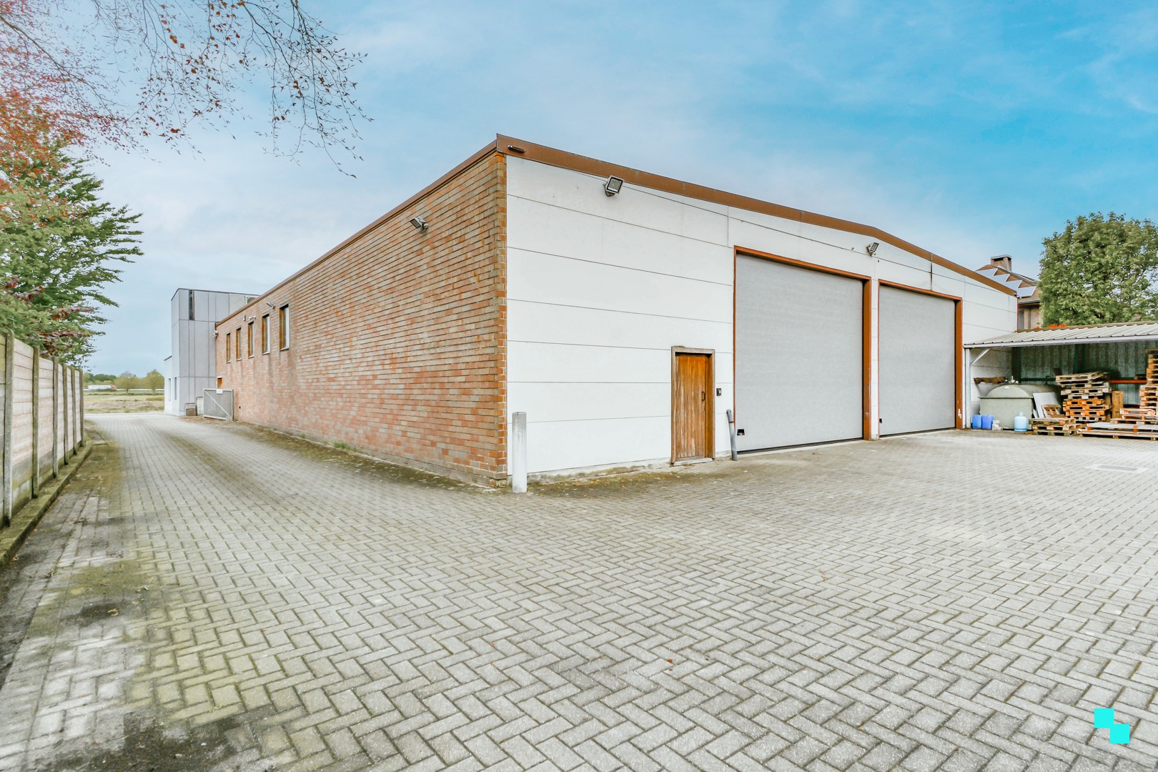 Loods van ca. 192 m² te Sint-Eloois-Winkel - photo 1