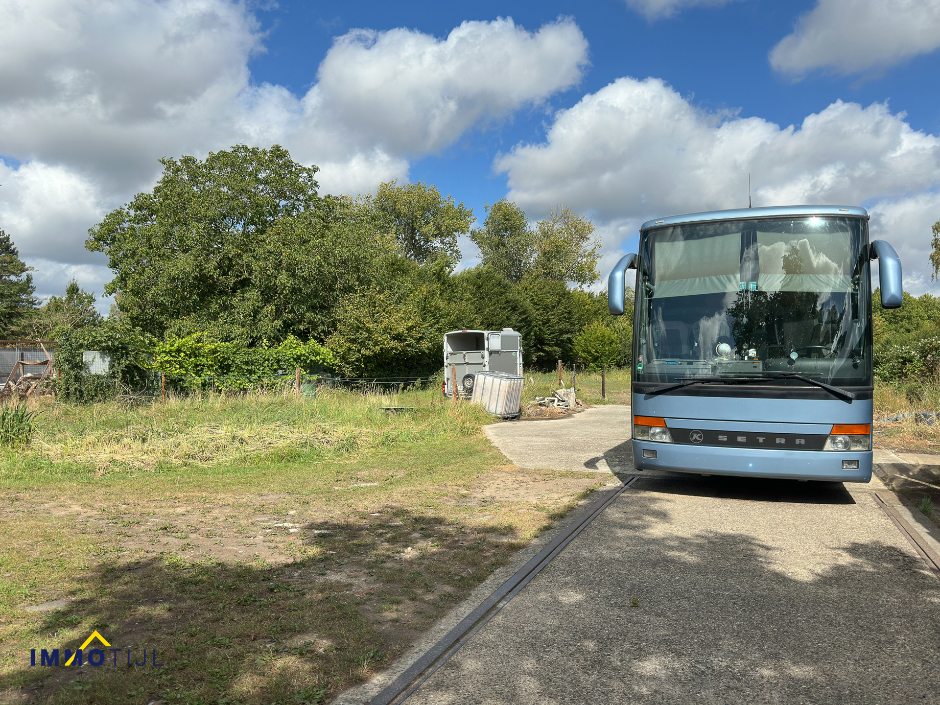 Opslagplaats/magazijn met weiland te koop! - foto 5