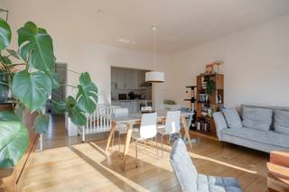 Ontdek dit lichtrijke en instapklare appartement met 2 slaapkamers gelegen in een verzorgde en rustige omgeving nabij het centrum van Wilrijk...