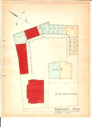 GARAGEBOX #15 TE KOOP - bouwjaar 1967 - oppervlakte: +/-17m² <br />ALS INTERESSANTE INVESTERING OF EIGEN GEBRUIK !<br />Bent U op zoek naar een veilige en praktische garagebox als investering of voor eigen gebruik? Dan is deze privatieve garagebox nr 15 een interessante opportuniteit in het Waasland. Met een oppervlakte van circa 17m² biedt deze garage voldoende ruimte voor een wagen, motorfiets en/of fiets. De garage is momenteel verhuurd aan 55€/m, waardoor onmiddellijke huuropbrengst mogelijk is. De parking naar de garage is vlot toegankelijk. <br />Vraagprijs: 21.000€ - Kadastraal Inkomen: 47€ (Geïndexeerd 90€) - Syndickosten: ca. 25€/jaar (= brandverzekering 2026) <br />TROEVEN: betaalbare investering - verhuurde garage met potentieel rendement - lage jaarlijkse kosten - interessant als investering met verhuurpotentieel = waardevast vastgoed met blijvende vraag - Topligging => parkeerdruk neemt toe en parkeerplaatsen worden schaarser = meerwaarde !