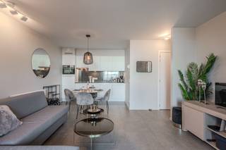 Prachtig appartement met één slaapkamer en ruim zongericht terras te koop te Westende, Vakantiestraat 4E, op de gelijkvloerse verdieping van...
