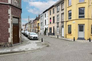 Deze woning is gelegen in de Pijnderstraat vlakbij het station van de dampoort. Op wandelafstand van het centrum.Het pand heeft een conforme...