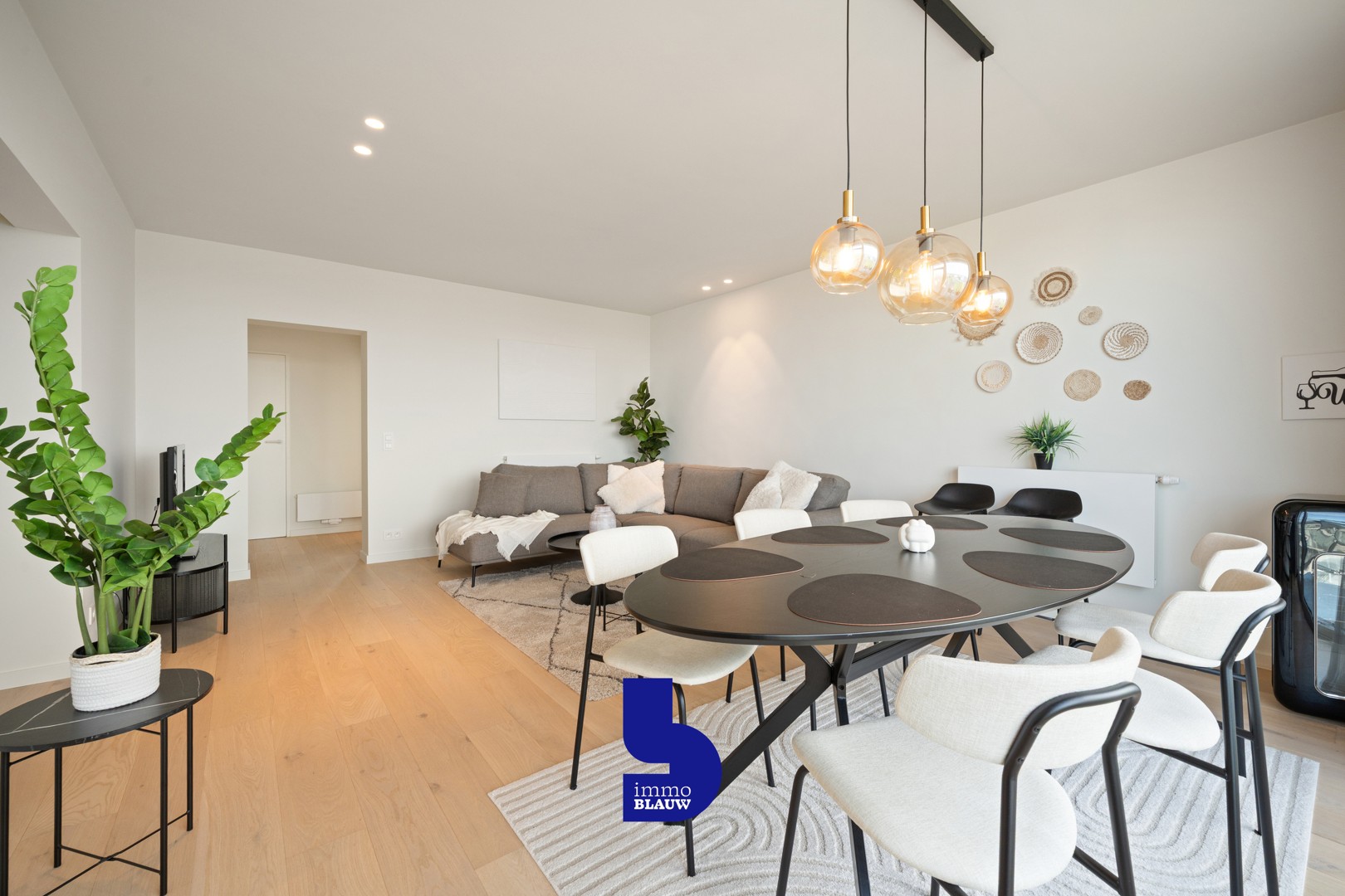 Stijlvol gerenoveerd doorloopappartement met frontaal zeezicht in Bredene - photo 5