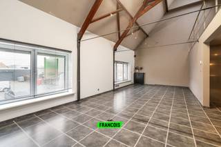 In het centrum van Wielsbeke vinden we dit te renoveren appartement terug met een bewoonbare oppervlakte van maar liefst 114 m². Alle...